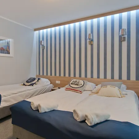 לינה וארוחת בוקר Molo 3*