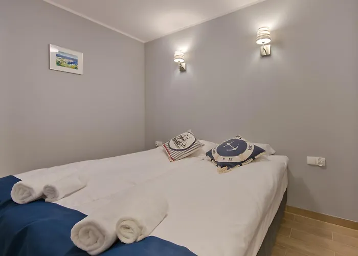 לינה וארוחת בוקר Molo 3*